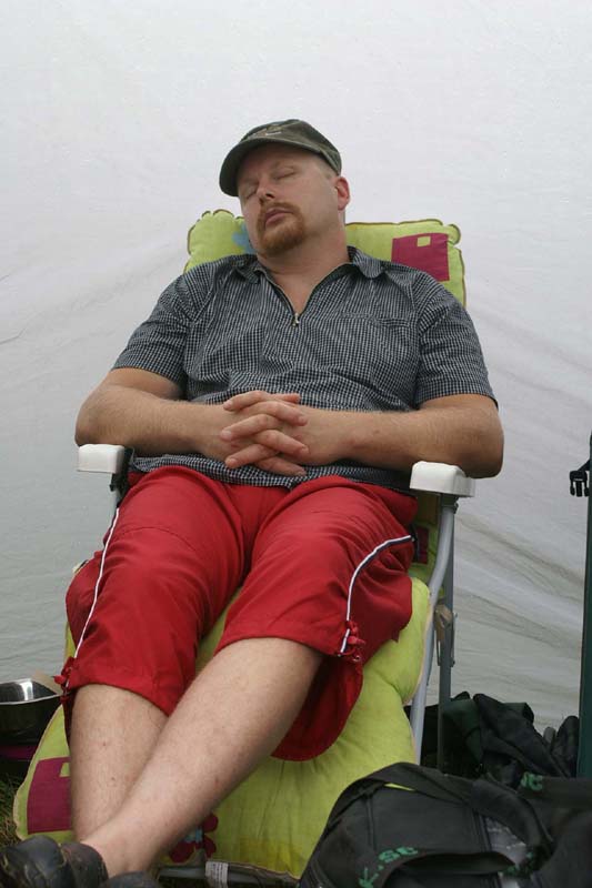 x_Folks_after_some_summer_rain_Jukka