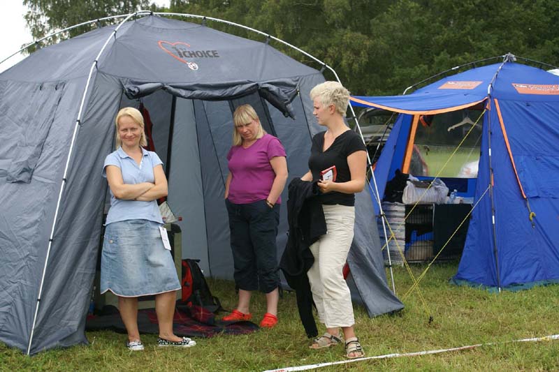 x_Folks_after_some_summer_rain_e