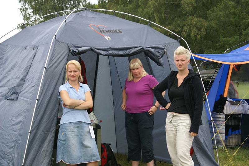 x_Folks_after_some_summer_rain_f