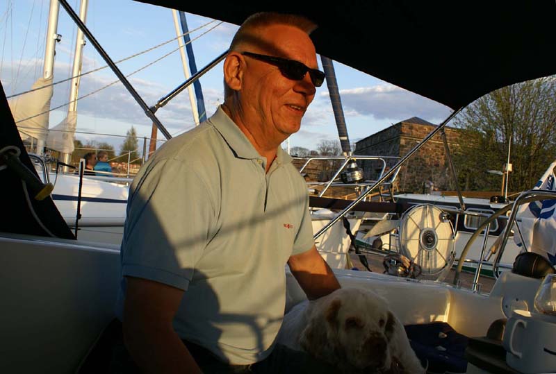 Hilla_Ralf_sailing_16May_2010_a