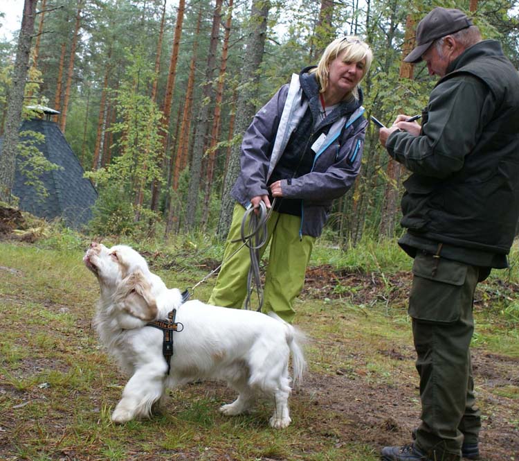 Keke_getting_ready_for_flushing_28Aug2010_a