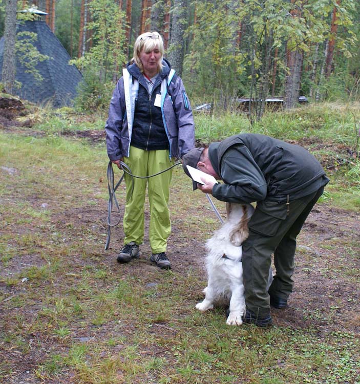Keke_getting_ready_for_flushing_28Aug2010_b