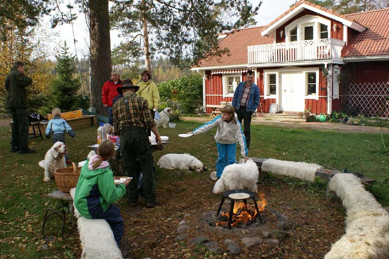 Jukka_making_crepes_b