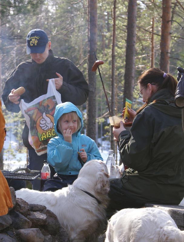 BBQing_Siiri_31March2007_a