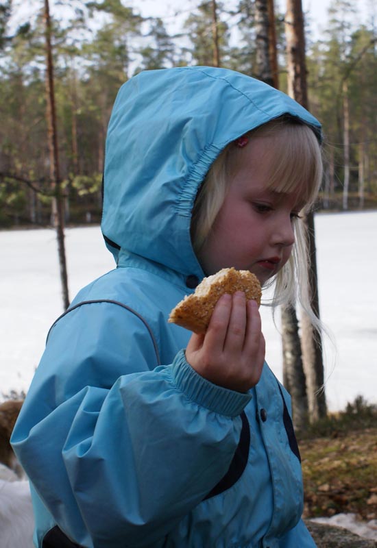 BBQing_Siiri_31March2007_b