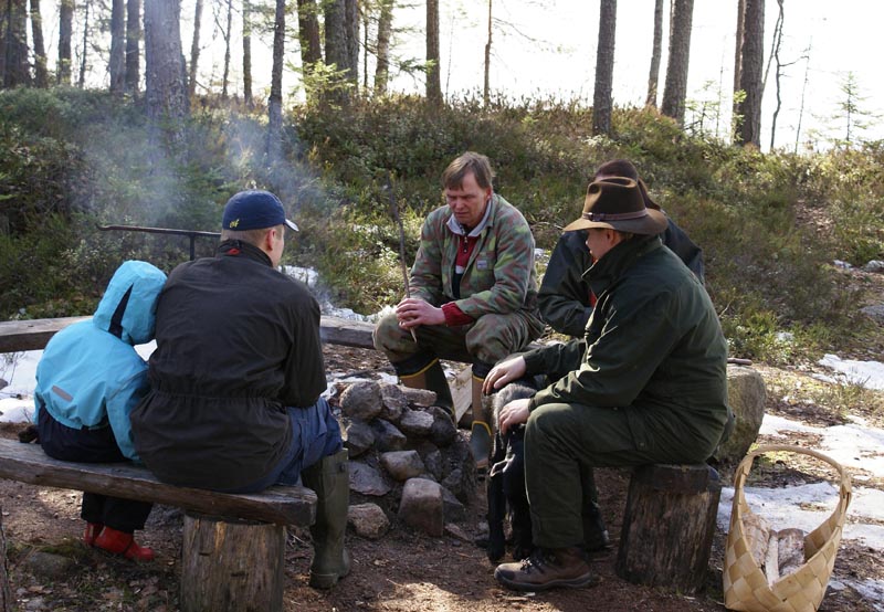 Getting_BBQ_fire_ready_31March2007_a
