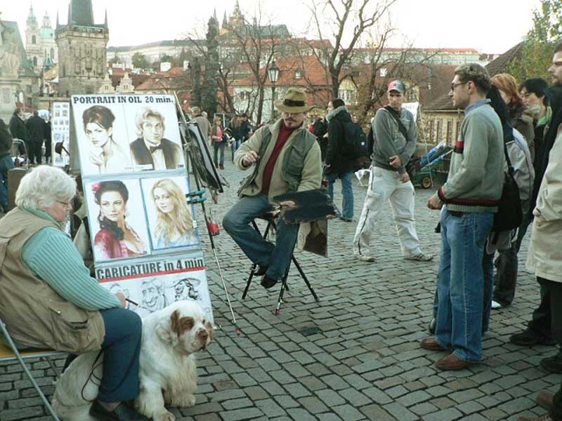 Winston_in_Prague_with_street_artist_b